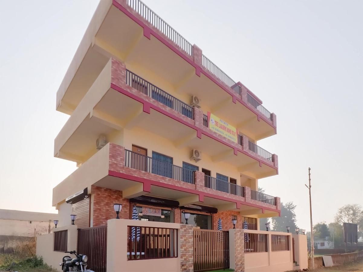 Oyo 84661 Lakshmi Home Stay Jhājra Kültér fotó